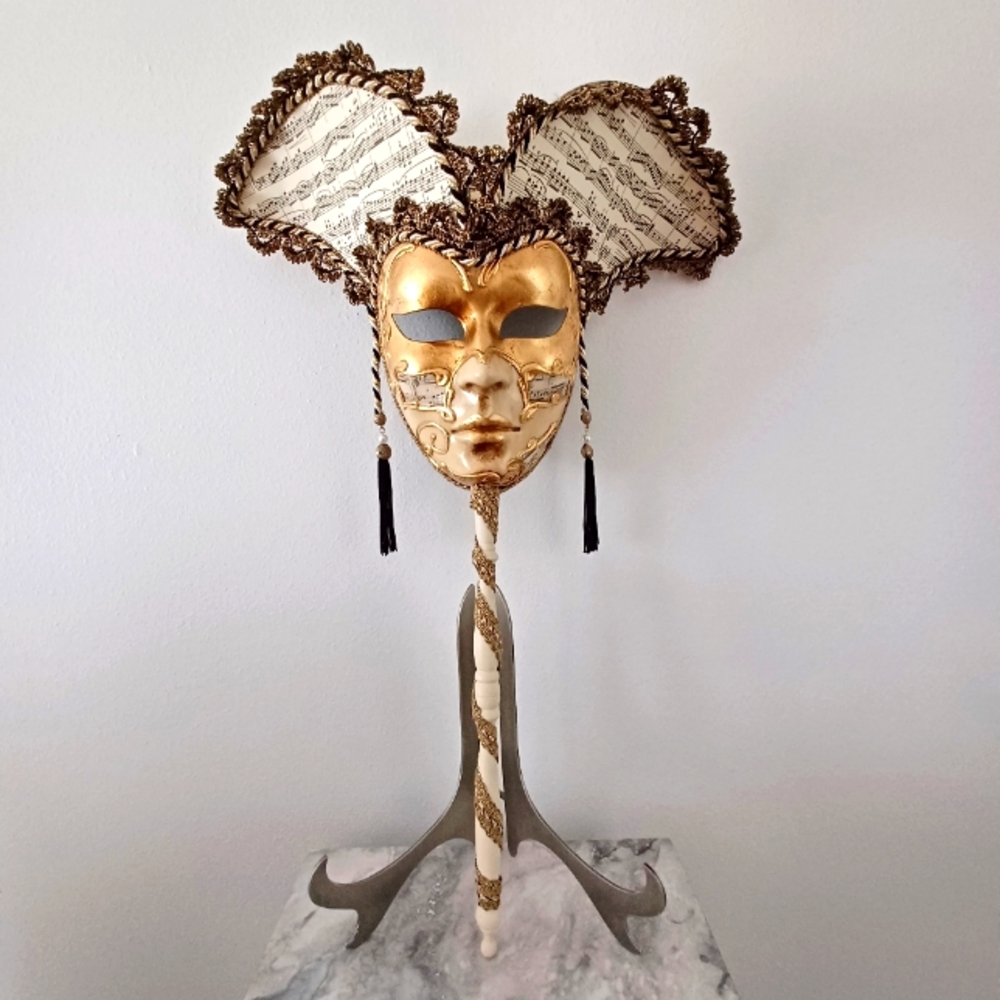 Carnival mask wall decor